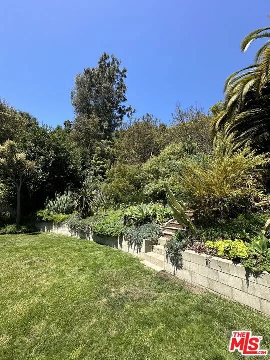 Santa Monica, California 90402, United States, 3 Bedrooms Bedrooms, ,2 BathroomsBathrooms,Residential,Pending,126629