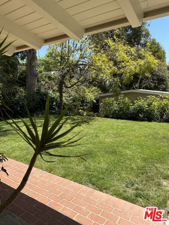 Santa Monica, California 90402, United States, 3 Bedrooms Bedrooms, ,2 BathroomsBathrooms,Residential,Pending,126629