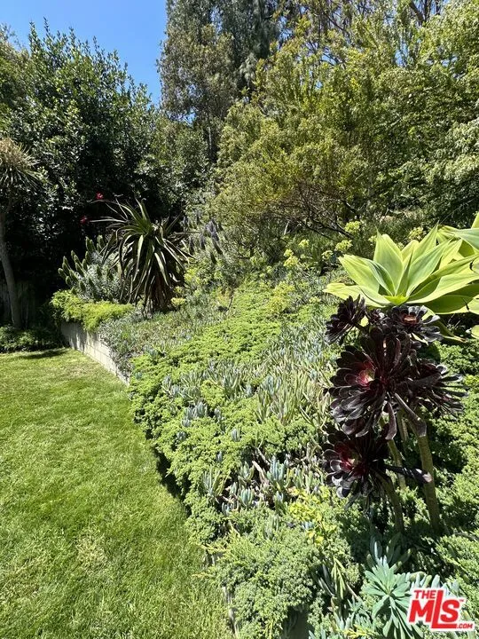 Santa Monica, California 90402, United States, 3 Bedrooms Bedrooms, ,2 BathroomsBathrooms,Residential,Pending,126629