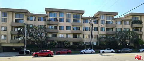 Condominium in Los Angeles CA 1557 Beverly Glen Boulevard.jpg