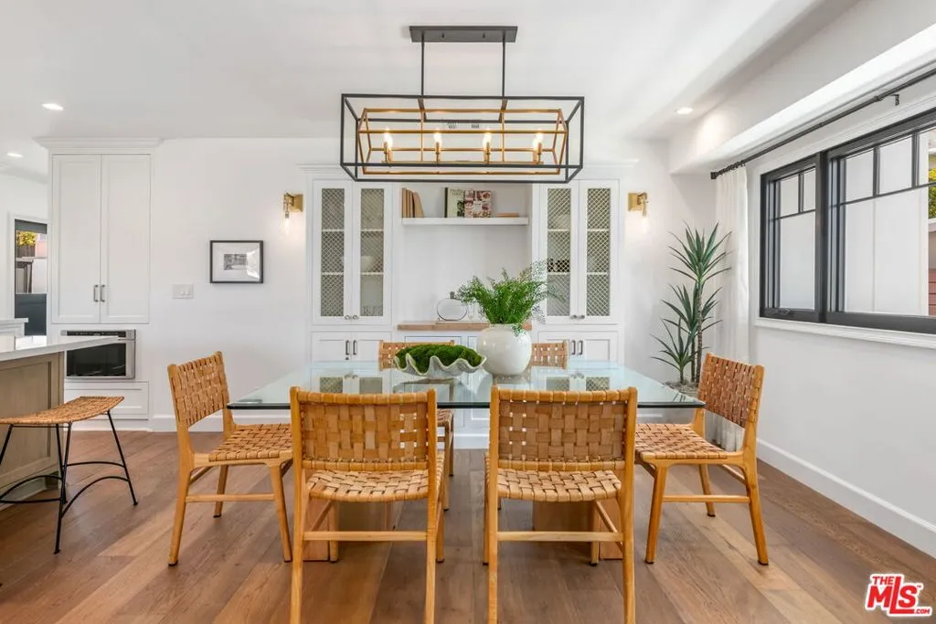 Santa Monica, California 90402, United States, 3 Bedrooms Bedrooms, ,4 BathroomsBathrooms,Residential,Pending,120092