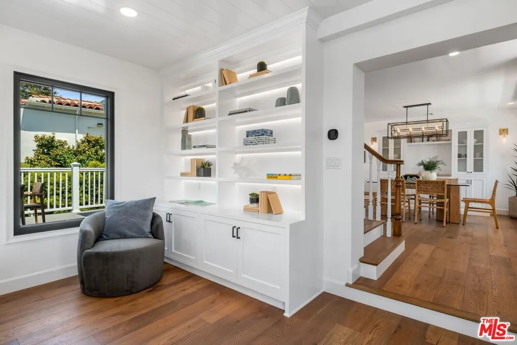 Santa Monica, California 90402, United States, 3 Bedrooms Bedrooms, ,4 BathroomsBathrooms,Residential,Pending,120092