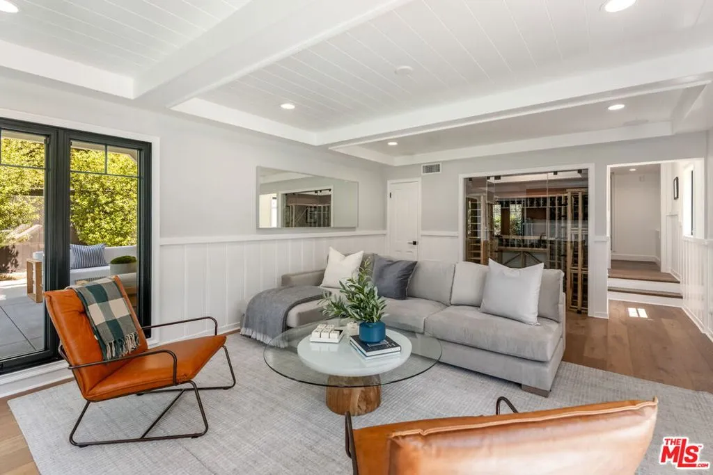 Santa Monica, California 90402, United States, 3 Bedrooms Bedrooms, ,4 BathroomsBathrooms,Residential,Pending,120092