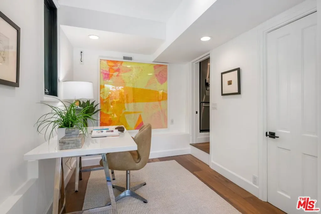 Santa Monica, California 90402, United States, 3 Bedrooms Bedrooms, ,4 BathroomsBathrooms,Residential,Pending,120092