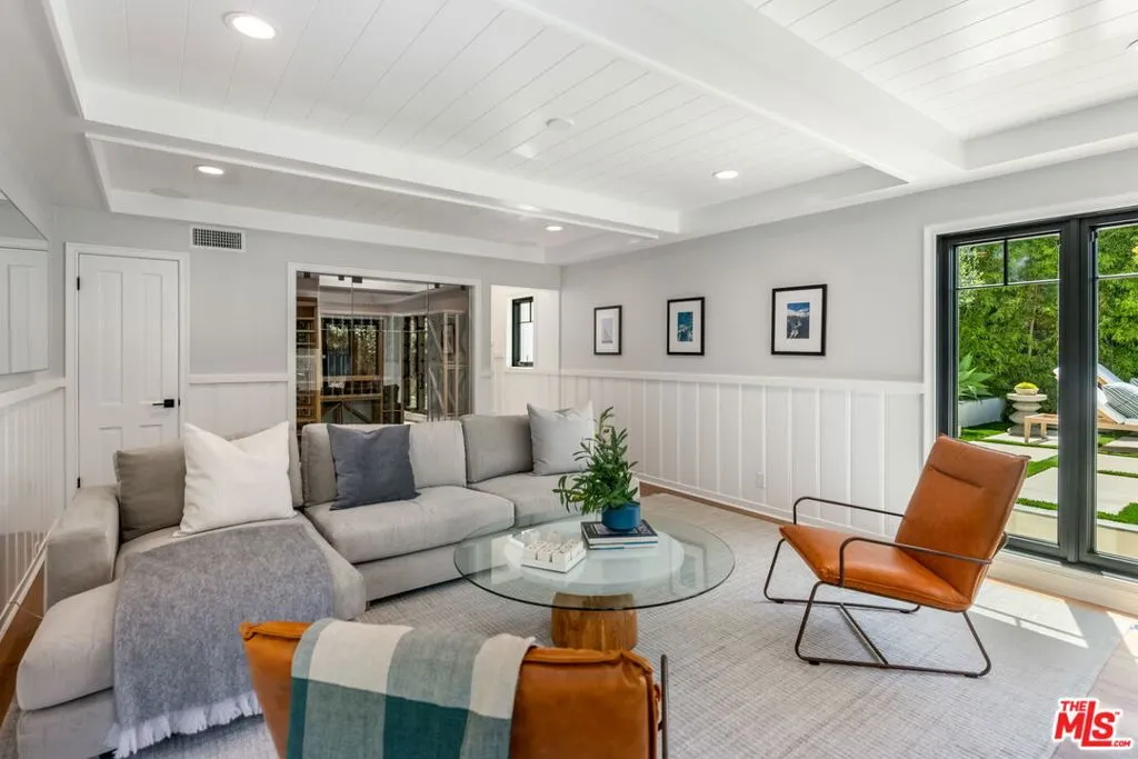 Santa Monica, California 90402, United States, 3 Bedrooms Bedrooms, ,4 BathroomsBathrooms,Residential,Pending,120092