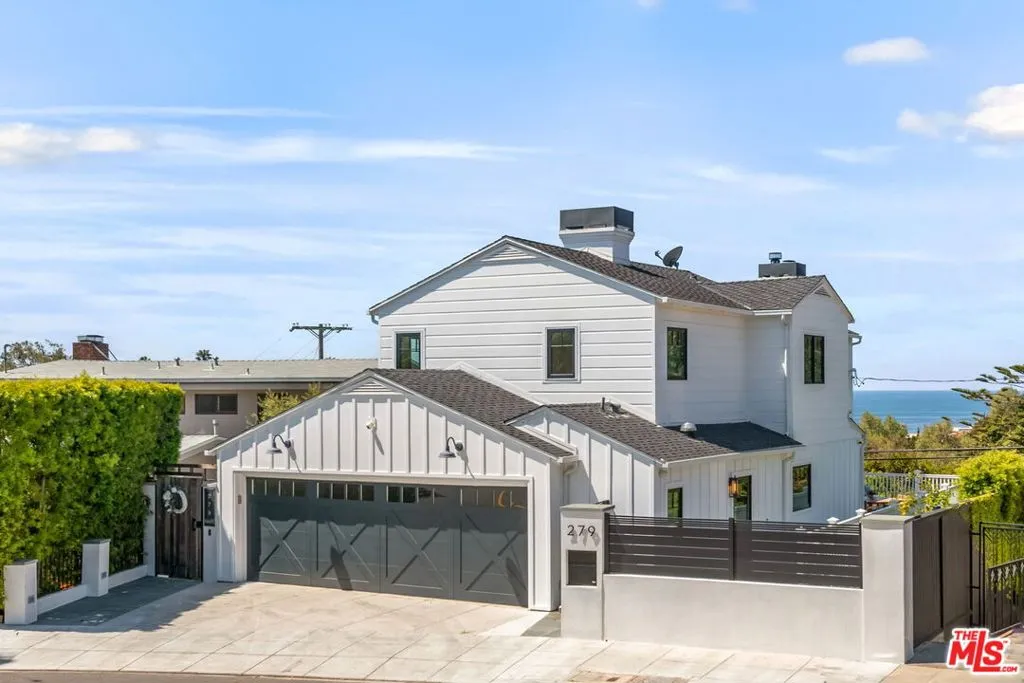 Santa Monica, California 90402, United States, 3 Bedrooms Bedrooms, ,4 BathroomsBathrooms,Residential,Pending,120092