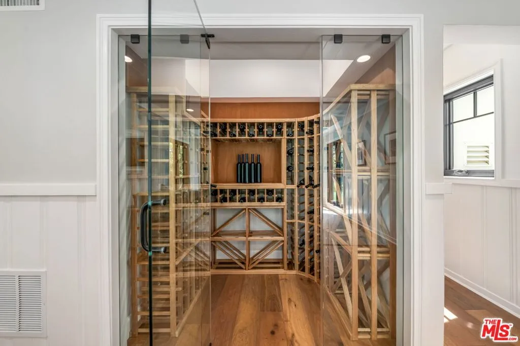 Santa Monica, California 90402, United States, 3 Bedrooms Bedrooms, ,4 BathroomsBathrooms,Residential,Pending,120092