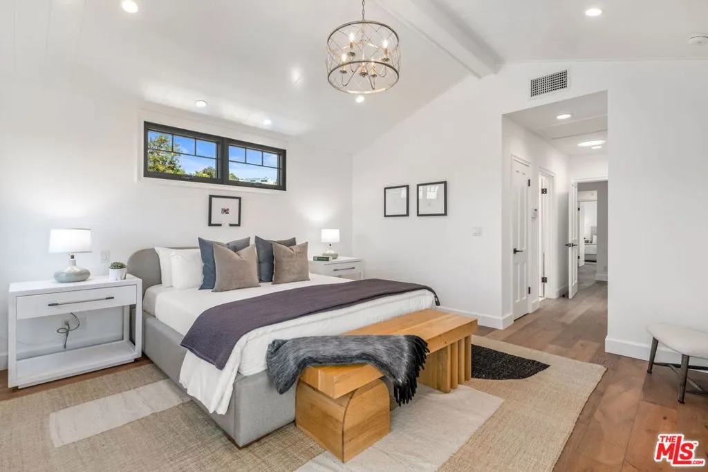 Santa Monica, California 90402, United States, 3 Bedrooms Bedrooms, ,4 BathroomsBathrooms,Residential,Pending,120092