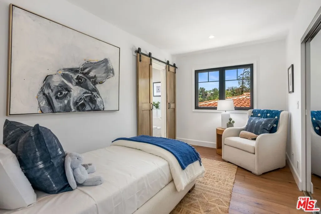 Santa Monica, California 90402, United States, 3 Bedrooms Bedrooms, ,4 BathroomsBathrooms,Residential,Pending,120092