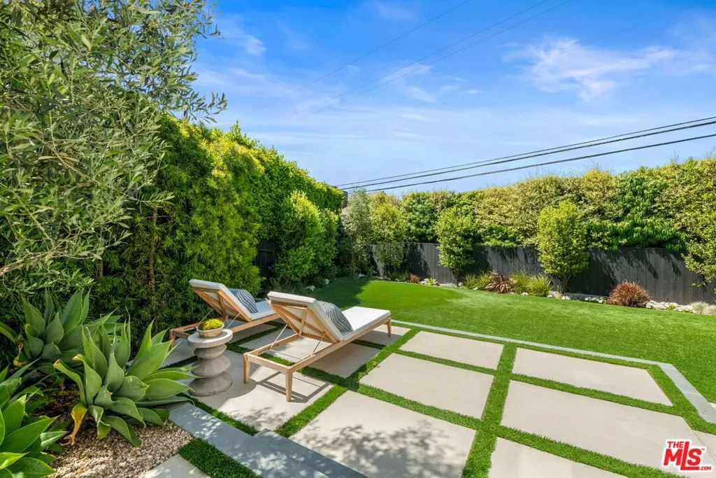 Santa Monica, California 90402, United States, 3 Bedrooms Bedrooms, ,4 BathroomsBathrooms,Residential,Pending,120092