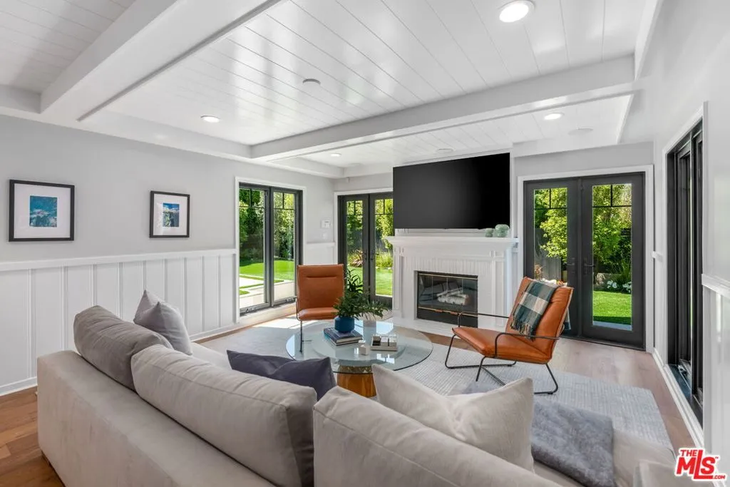 Santa Monica, California 90402, United States, 3 Bedrooms Bedrooms, ,4 BathroomsBathrooms,Residential,Pending,120092