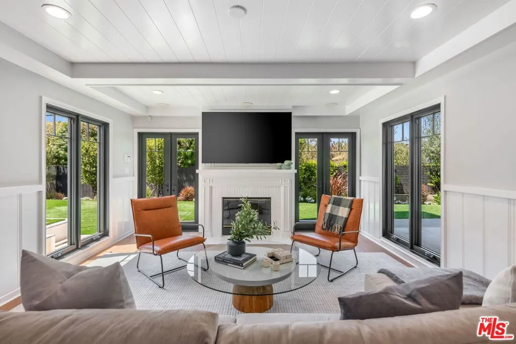 Santa Monica, California 90402, United States, 3 Bedrooms Bedrooms, ,4 BathroomsBathrooms,Residential,Pending,120092