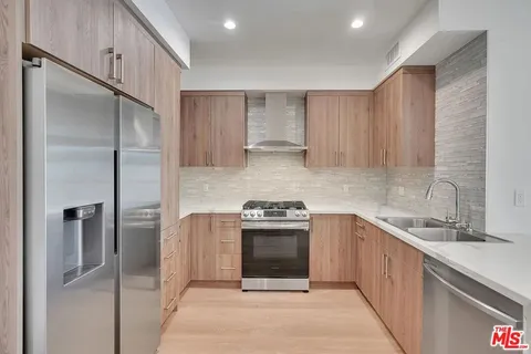 MLS: 25508731