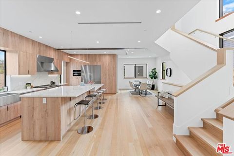 2108 Barry Avenue Los Angeles CA 90025