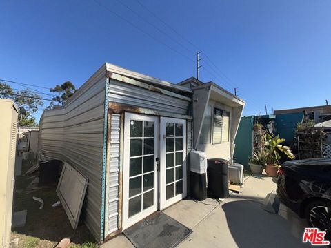 1422 Rosecrans Avenue 15 Compton CA 90221