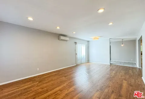 MLS: 25513713