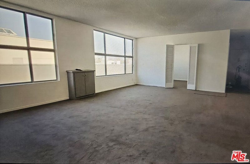 252 S Reeves Drive