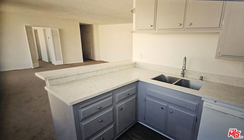 252 S Reeves Drive