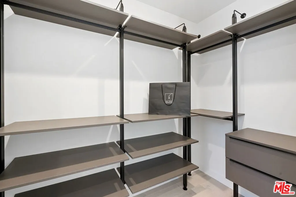 Los Angeles, California 90035, United States, 2 Bedrooms Bedrooms, ,2 BathroomsBathrooms,Residential,Active,2542