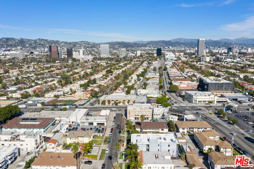 Los Angeles, California 90035, United States, 2 Bedrooms Bedrooms, ,2 BathroomsBathrooms,Residential,Active,2542