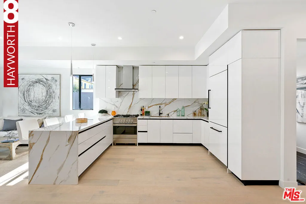 Los Angeles, California 90035, United States, 2 Bedrooms Bedrooms, ,2 BathroomsBathrooms,Residential,Active,2542