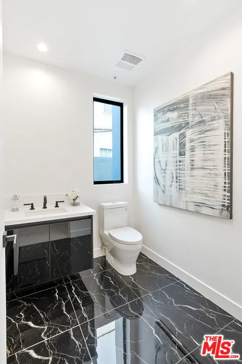 Los Angeles, California 90035, United States, 2 Bedrooms Bedrooms, ,2 BathroomsBathrooms,Residential,Active,2542