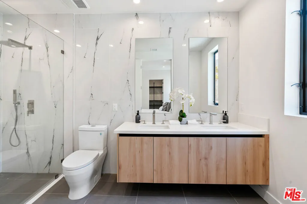 Los Angeles, California 90035, United States, 2 Bedrooms Bedrooms, ,2 BathroomsBathrooms,Residential,Active,2542