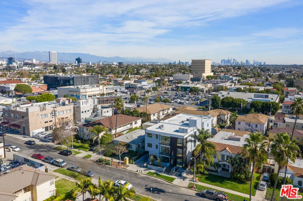 Los Angeles, California 90035, United States, 2 Bedrooms Bedrooms, ,2 BathroomsBathrooms,Residential,Active,2542