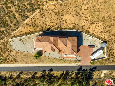 A home in Agua Dulce