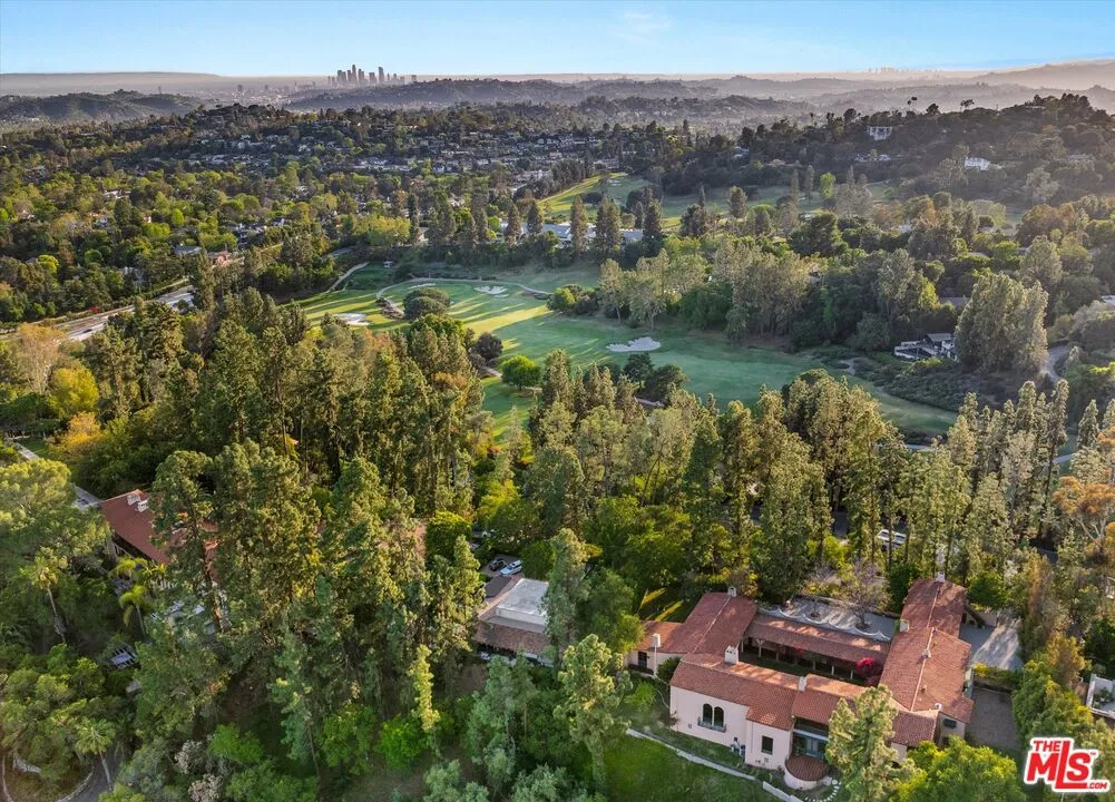 Pasadena, California 91105, United States, 10 Bedrooms Bedrooms, ,9 BathroomsBathrooms,Residential,Active,113142