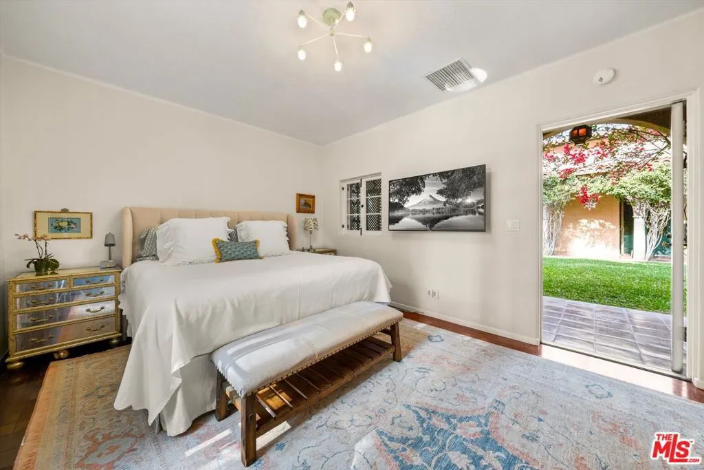 Pasadena, California 91105, United States, 10 Bedrooms Bedrooms, ,9 BathroomsBathrooms,Residential,Active,113142