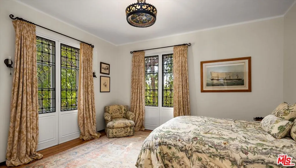 Pasadena, California 91105, United States, 10 Bedrooms Bedrooms, ,9 BathroomsBathrooms,Residential,Active,113142