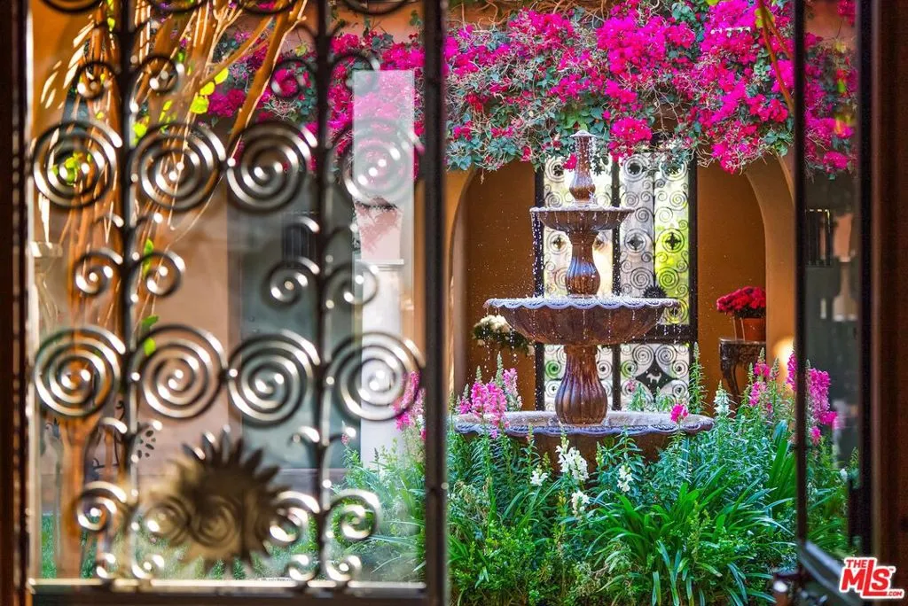 Pasadena, California 91105, United States, 10 Bedrooms Bedrooms, ,9 BathroomsBathrooms,Residential,Active,113142