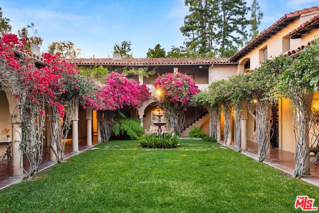 Pasadena, California 91105, United States, 10 Bedrooms Bedrooms, ,9 BathroomsBathrooms,Residential,Active,113142