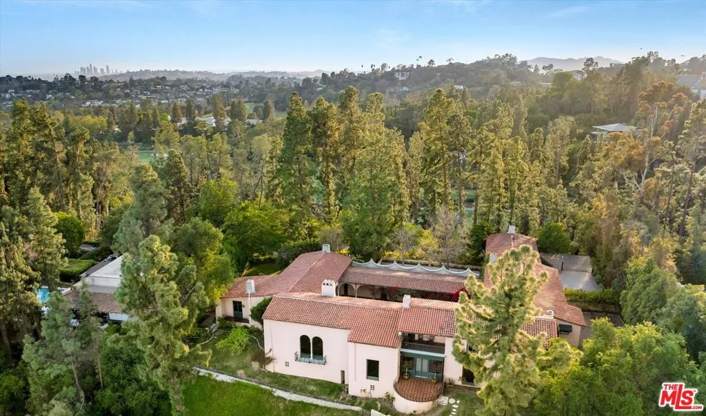 Pasadena, California 91105, United States, 10 Bedrooms Bedrooms, ,9 BathroomsBathrooms,Residential,Active,113142