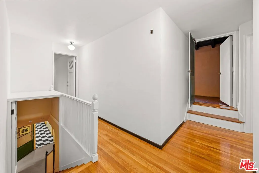 Pasadena, California 91105, United States, 10 Bedrooms Bedrooms, ,9 BathroomsBathrooms,Residential,Active,113142