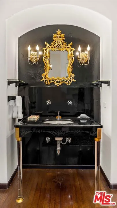 Pasadena, California 91105, United States, 10 Bedrooms Bedrooms, ,9 BathroomsBathrooms,Residential,Active,113142