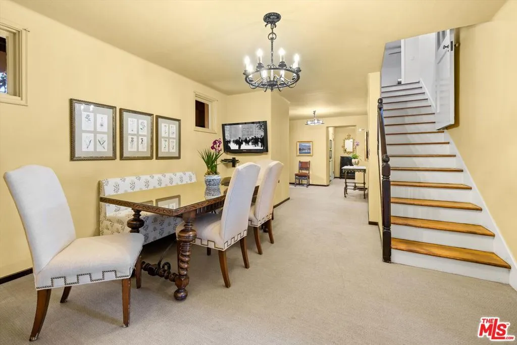 Pasadena, California 91105, United States, 10 Bedrooms Bedrooms, ,9 BathroomsBathrooms,Residential,Active,113142