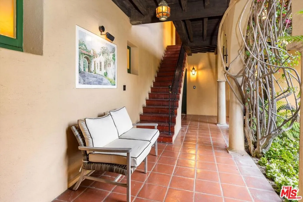 Pasadena, California 91105, United States, 10 Bedrooms Bedrooms, ,9 BathroomsBathrooms,Residential,Active,113142