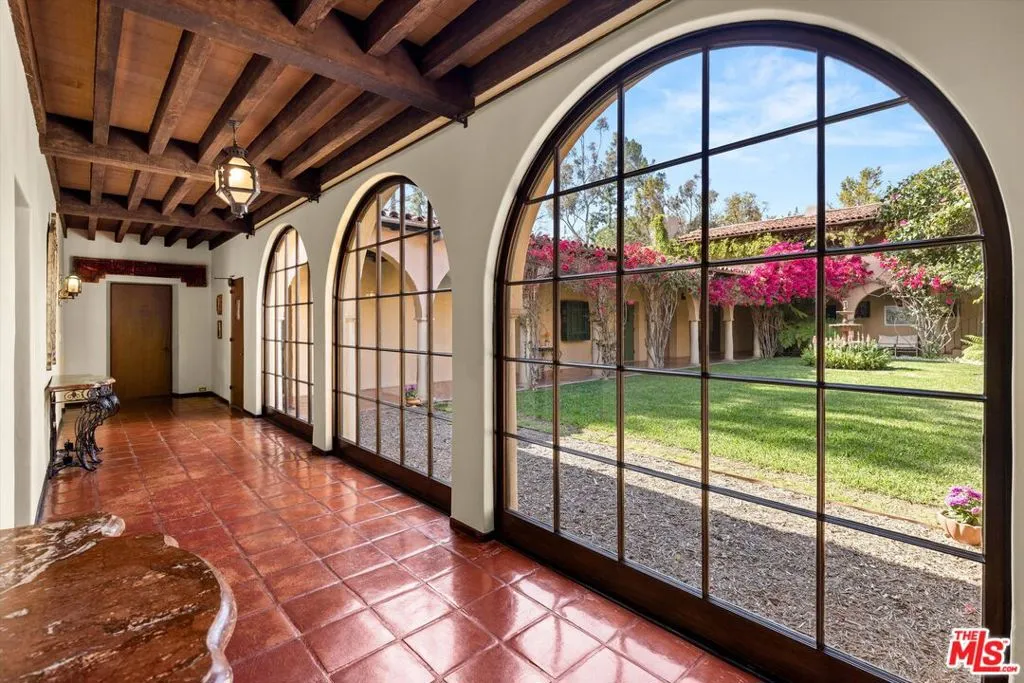 Pasadena, California 91105, United States, 10 Bedrooms Bedrooms, ,9 BathroomsBathrooms,Residential,Active,113142