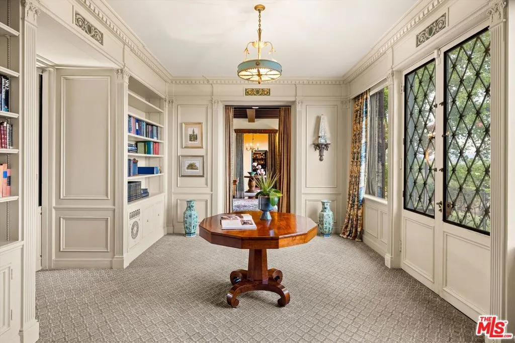 Pasadena, California 91105, United States, 10 Bedrooms Bedrooms, ,9 BathroomsBathrooms,Residential,Active,113142