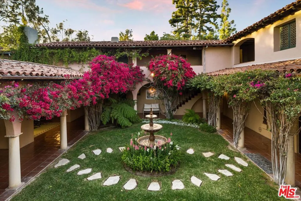 Pasadena, California 91105, United States, 10 Bedrooms Bedrooms, ,9 BathroomsBathrooms,Residential,Active,113142