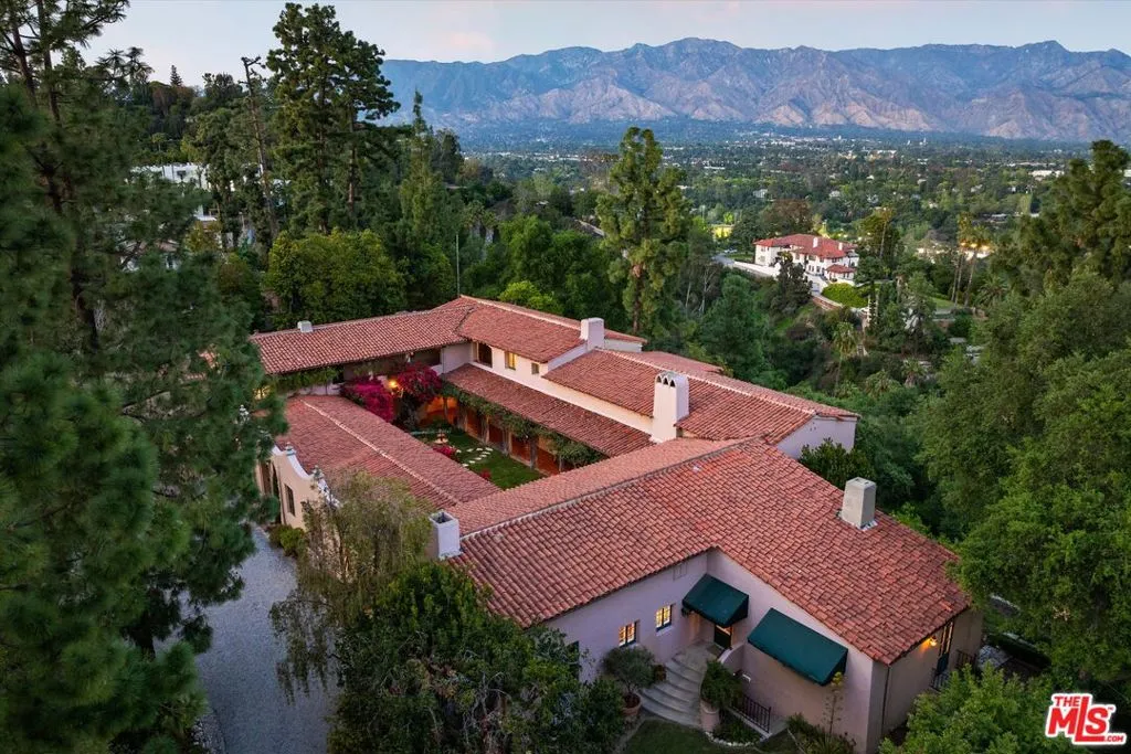 Pasadena, California 91105, United States, 10 Bedrooms Bedrooms, ,9 BathroomsBathrooms,Residential,Active,113142