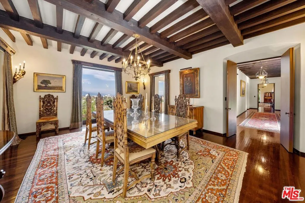 Pasadena, California 91105, United States, 10 Bedrooms Bedrooms, ,9 BathroomsBathrooms,Residential,Active,113142