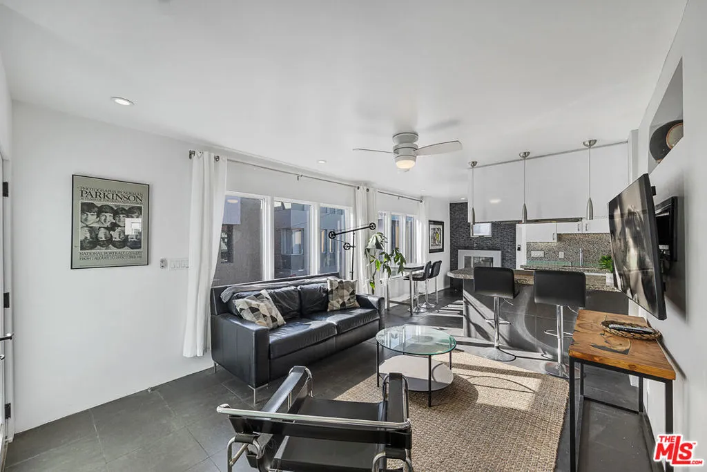 Venice, California 90291, United States, 2 Bedrooms Bedrooms, ,2 BathroomsBathrooms,Residential,Active,13358