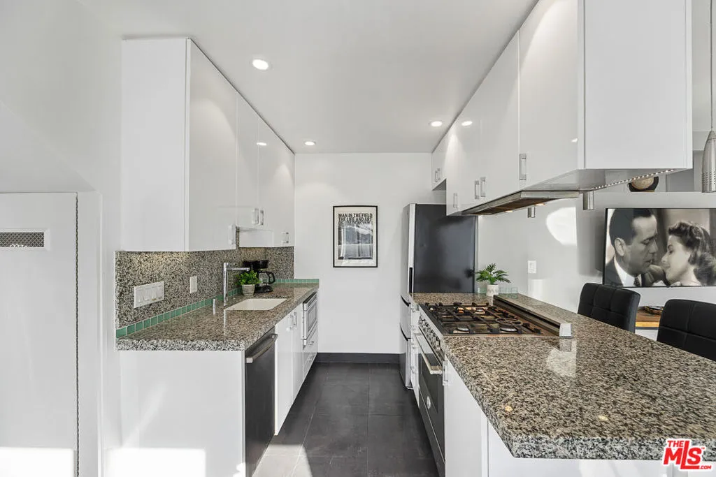 Venice, California 90291, United States, 2 Bedrooms Bedrooms, ,2 BathroomsBathrooms,Residential,Active,13358