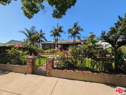 A home in Mission Hills (San Fernando)