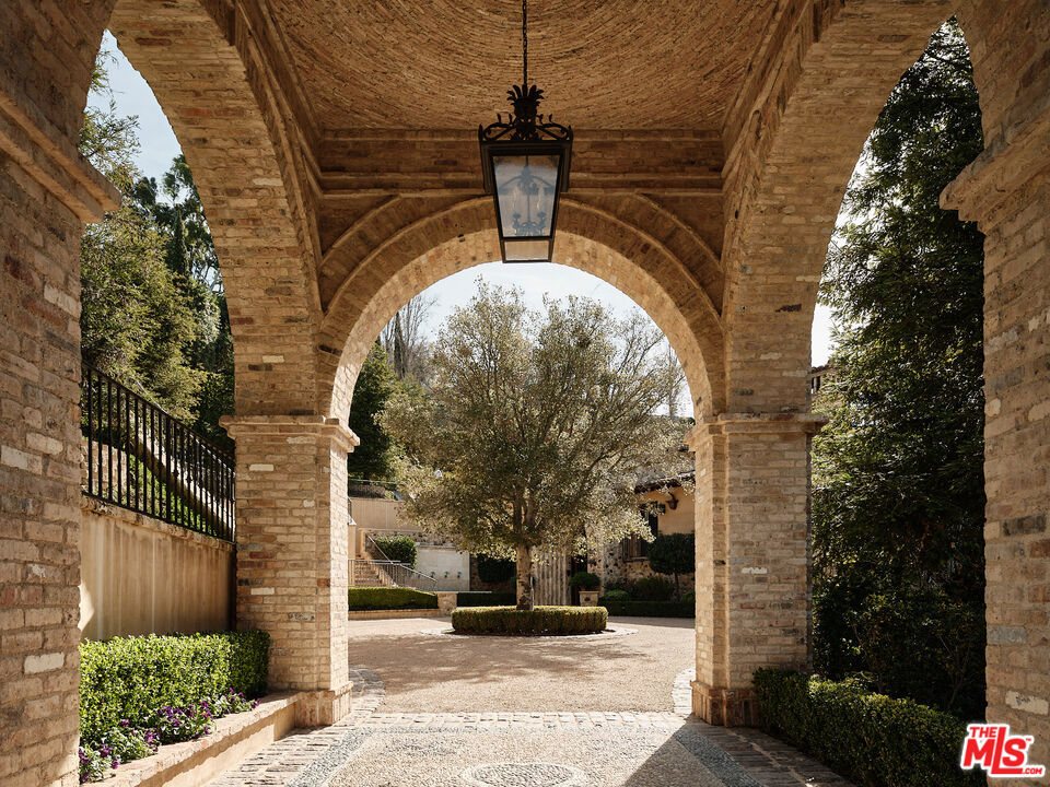 Properties 1 10936 Chalon Road