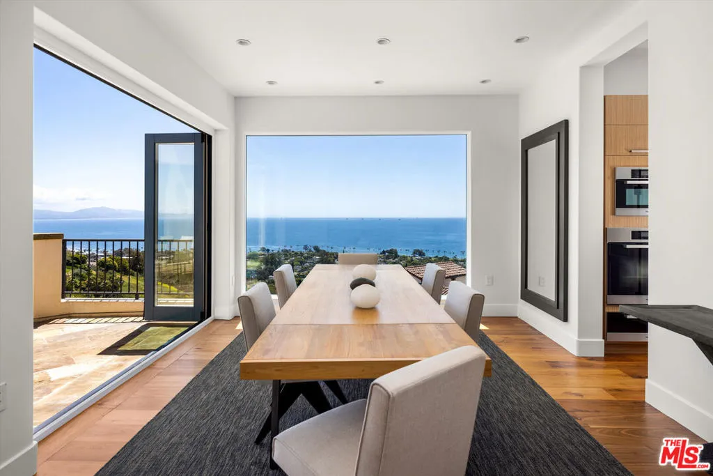 Santa Barbara, California 93109, United States, 4 Bedrooms Bedrooms, ,5 BathroomsBathrooms,Residential,Pending,134715