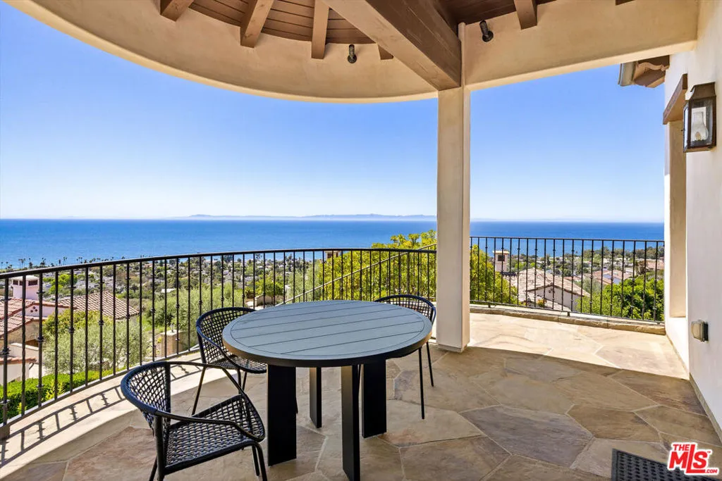 Santa Barbara, California 93109, United States, 4 Bedrooms Bedrooms, ,5 BathroomsBathrooms,Residential,Pending,134715